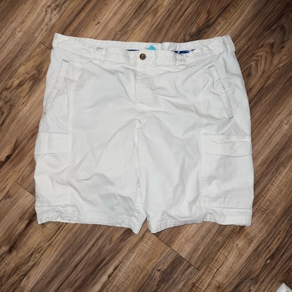 Tommy Bahama Cargo Shorts size 42‎